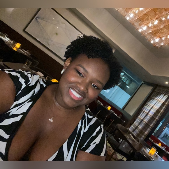 Profile Picture of Rosalyn Guest (@shoppaholic96) on Poshmark