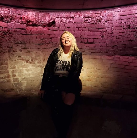 Profile Picture of Lara Young (@ljyoung95) on Poshmark