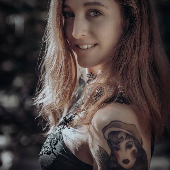 Profile Picture of Kaylie Piekarczyk (@kaylie3713) on Poshmark