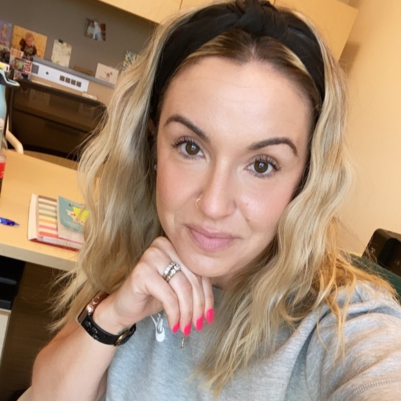 Profile Picture of Rae-ann Stevenson (@raestevenson) on Poshmark