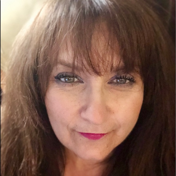 Joanne Bronzovic - Poshmark Profile Picture of Joanne Bronzovic (@jewelgal5000) on Poshmark