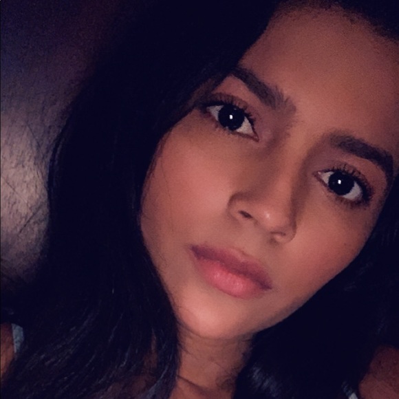 Profile Picture of Liss Edwardsen (@lissedwardsen) on Poshmark