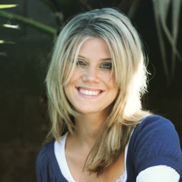 Profile Picture of Kassadee Etchamendy (@sunsetsncoffee) on Poshmark