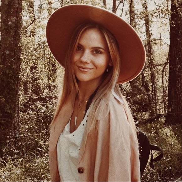 Profile Picture of Audrey Corley (@audeymaecorley) on Poshmark