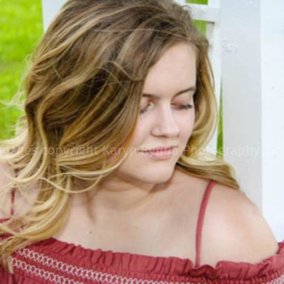 Profile Picture of Abby Afdahl (@abbyafdahl) on Poshmark