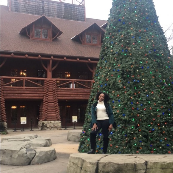 Profile Picture of Aaliyah Holt (@magga_juice) on Poshmark