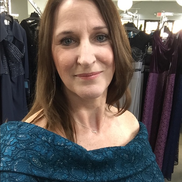 Profile Picture of Karen Popielarczyk (@karenpopie) on Poshmark