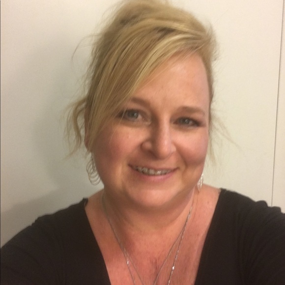 Profile Picture of Cathy Allen (@clmorgigno) on Poshmark