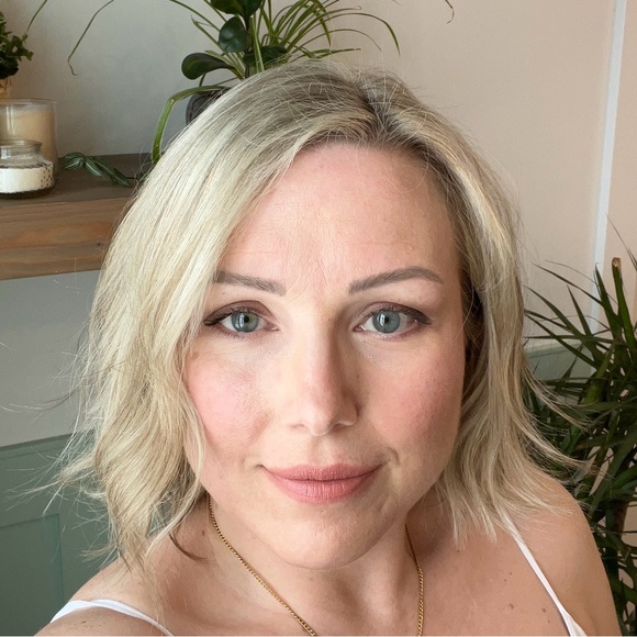 Stacy Wong - Poshmark Profile Picture of Stacy Wong (@swtoomuchstuff) on Poshmark