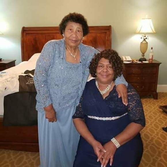 Profile Picture of Stephanie Joe (@stp_joe) on Poshmark