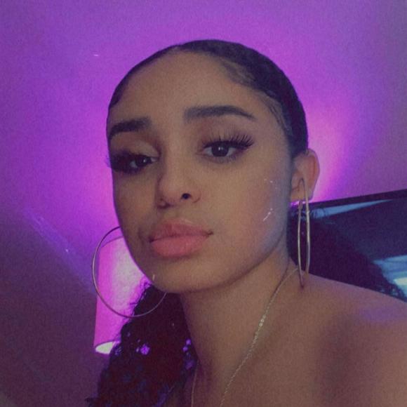 Profile Picture of Torri Allen (@torray15) on Poshmark