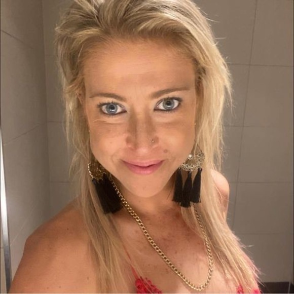 Profile Picture of Carly Cullen (@carlymay05) on Poshmark