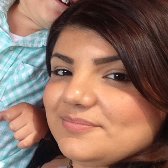 Profile Picture of Natalee Esparza (@natalee10) on Poshmark