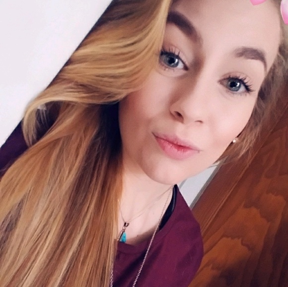 Rachelle Radziewicz - Poshmark Profile Picture of Rachelle Radziewicz (@radziewicz1392) on Poshmark