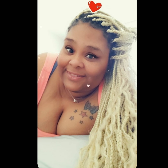 Profile Picture of Aishia Naishawn (@shkitt) on Poshmark