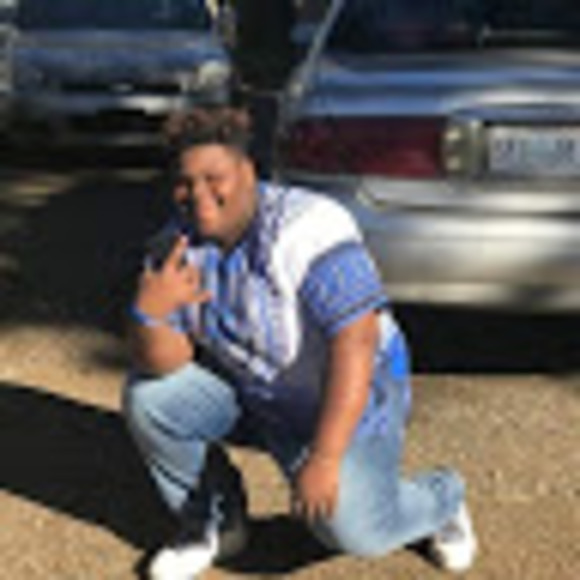 Profile Picture of 2staxk Dahdah (@2staxks) on Poshmark