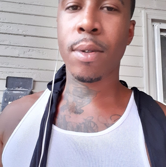 Profile Picture of Carlos Blackmon (@carlosblackmon) on Poshmark