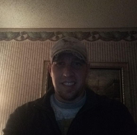 Profile Picture of Jeremy Hogue (@jeremyhogue147) on Poshmark
