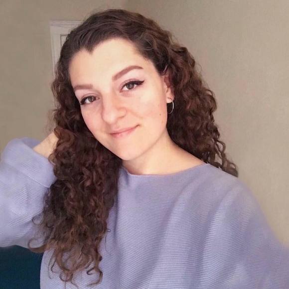 Profile Picture of Joelle Resnik (@jresnik101) on Poshmark