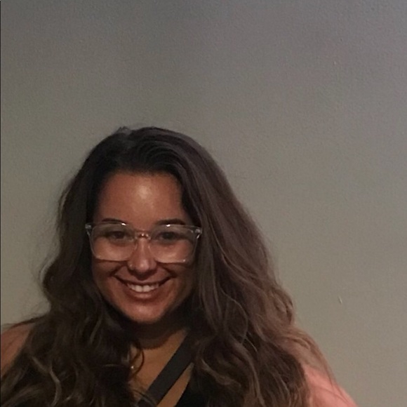 Profile Picture of Kate Brailer (@katmabra) on Poshmark