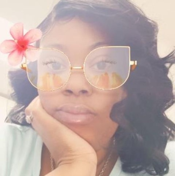 Profile Picture of Marshall Kenisha (@twc8457416074) on Poshmark