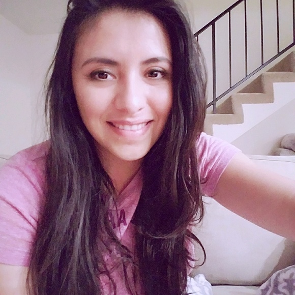 Profile Picture of Coney Luviano (@coneylu) on Poshmark