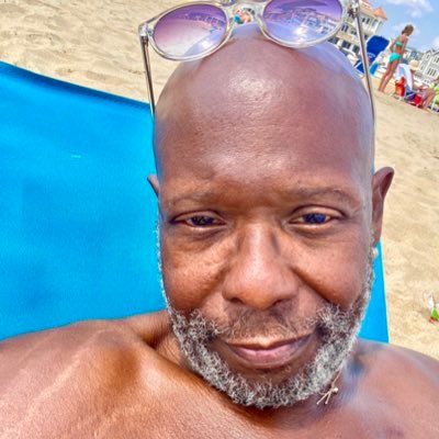 Profile Picture of Lawrence Perry (@Nukeystik) on Twitter