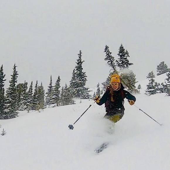 Profile Picture of Lindley Bellian (@lindley_b) on Poshmark