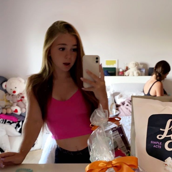 Profile Picture of Jordyn Lyerla (@jordynlyerla) on Poshmark