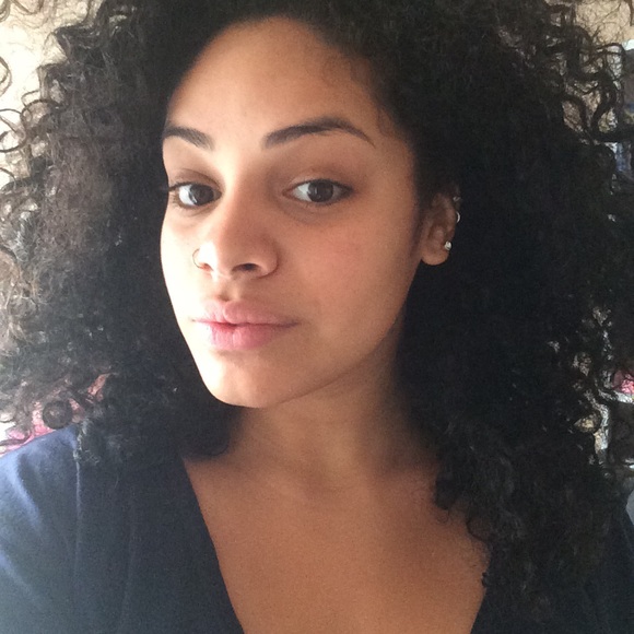 Loriann Rosario - Poshmark Profile Picture of Loriann Rosario (@asklori) on Poshmark