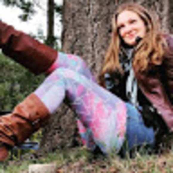 Profile Picture of Ana Menger (@mengermayhem) on Poshmark