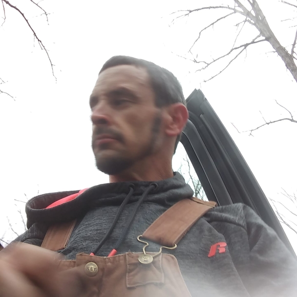 Profile Picture of Daniel Hopper (@jackjonshon) on Poshmark