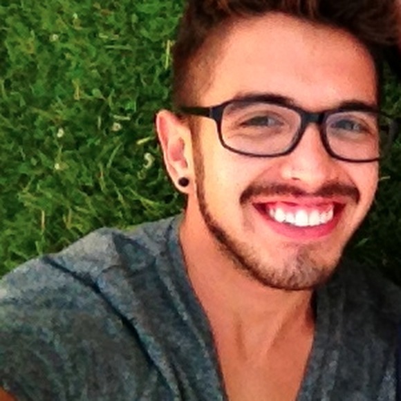 Profile Picture of Ian Guzman (@ianguzman) on Poshmark