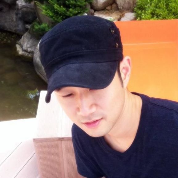 Profile Picture of Young min Yang (@youngminyang) on Poshmark