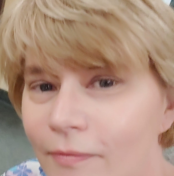 Julie Veeser - Poshmark Profile Picture of Julie Veeser (@julieveeser) on Poshmark