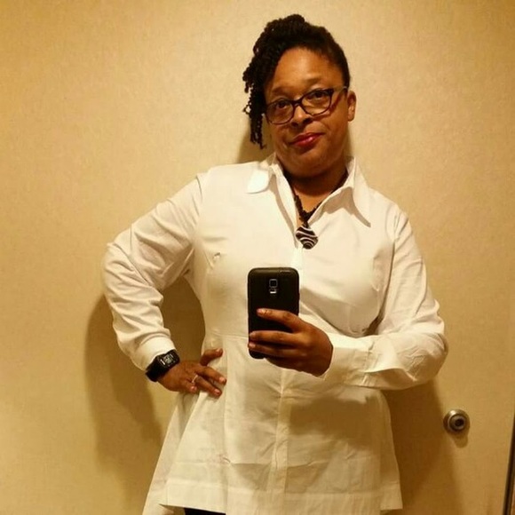 Profile Picture of Vanessa Moody (@vanessamoody15) on Poshmark