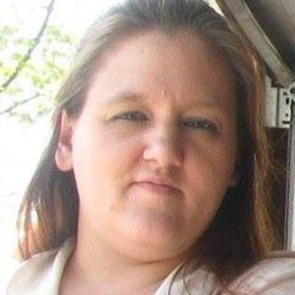 Profile Picture of Lori Carlson (@lorcar7) on Poshmark