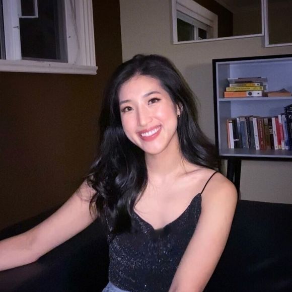 Sol Lee - Poshmark Profile Picture of Sol Lee (@sl2376) on Poshmark