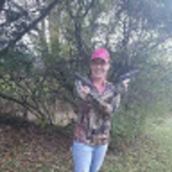 Profile Picture of Nicki Degrave (@nickdegrave72) on Poshmark