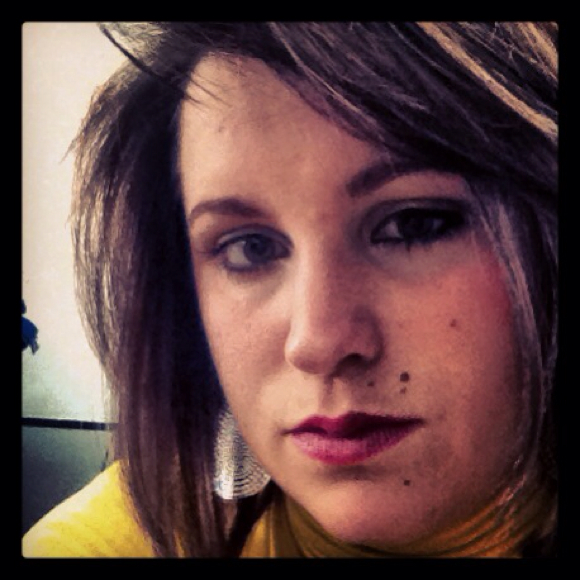 Profile Picture of Kimberley Deaton (@kimberleymdeets) on Poshmark