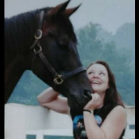 Profile Picture of Renee Phillips (@reneebp94) on Poshmark