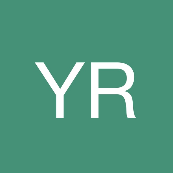 Profile Picture of Yesenia Reyes corral (@yessy45) on Poshmark