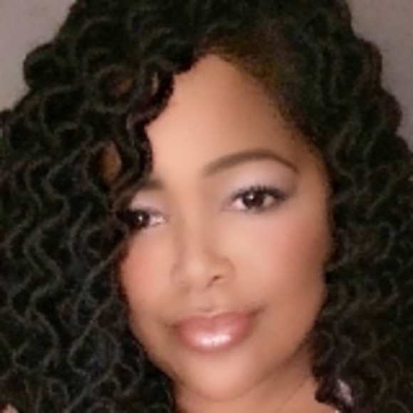 Tyra Sellman - Poshmark Profile Picture of Tyra Sellman (@raelette) on Poshmark