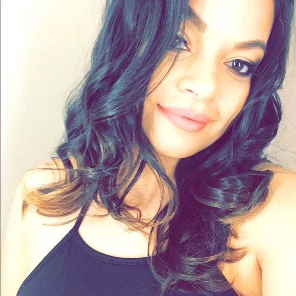 Profile Picture of Jae Thompson (@jaeariel) on Poshmark