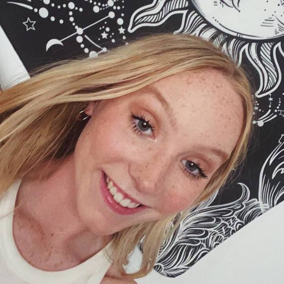 Profile Picture of Melissa Malarkey (@melissaeli) on Poshmark