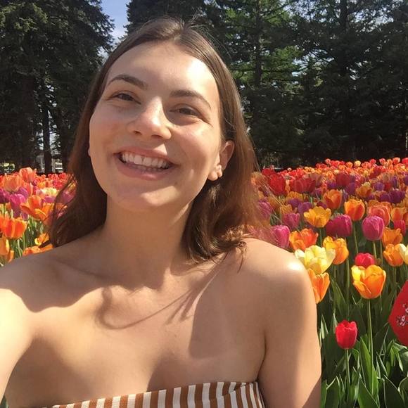 Profile Picture of Marielle Sanness salmon (@mariellesanness) on Poshmark