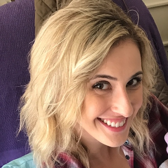 Profile Picture of Justine Macready (@justinemacready) on Poshmark