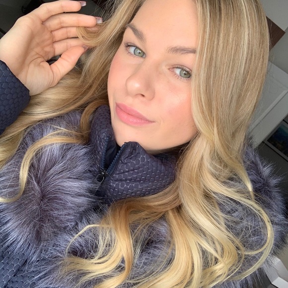 Profile Picture of Emily Palucki (@emilymariagajc) on Poshmark