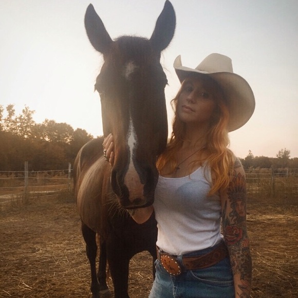 Profile Picture of Kristen Dimillo (@coyotecry) on Poshmark