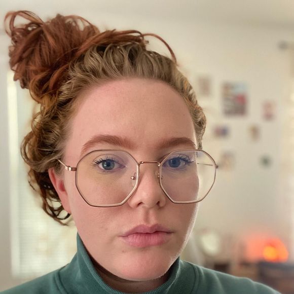 Profile Picture of Chloe Fowler (@chlfowler1) on Poshmark